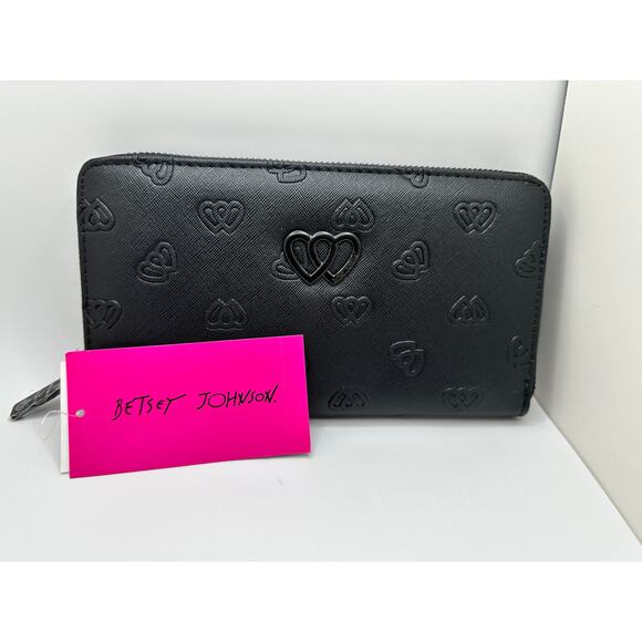 Betsey Johnson Zip Around Heart Black Embossed Wallet wristlet - Picture 2 of 6